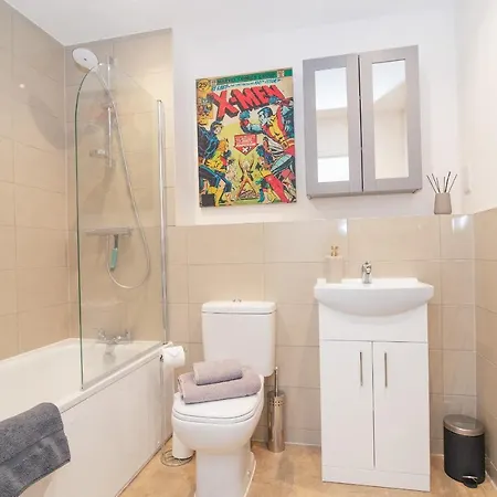 Stunning 2-Bed Apartment In Stevenage, Sleeps 5 With Free Private Parking Exterior photo