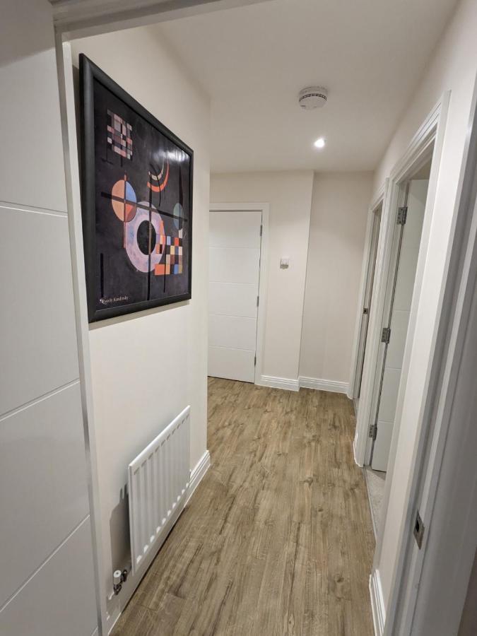 Apartment Stunning 2-bed In Stevenage, Sleeps 5 With Free Private Parking