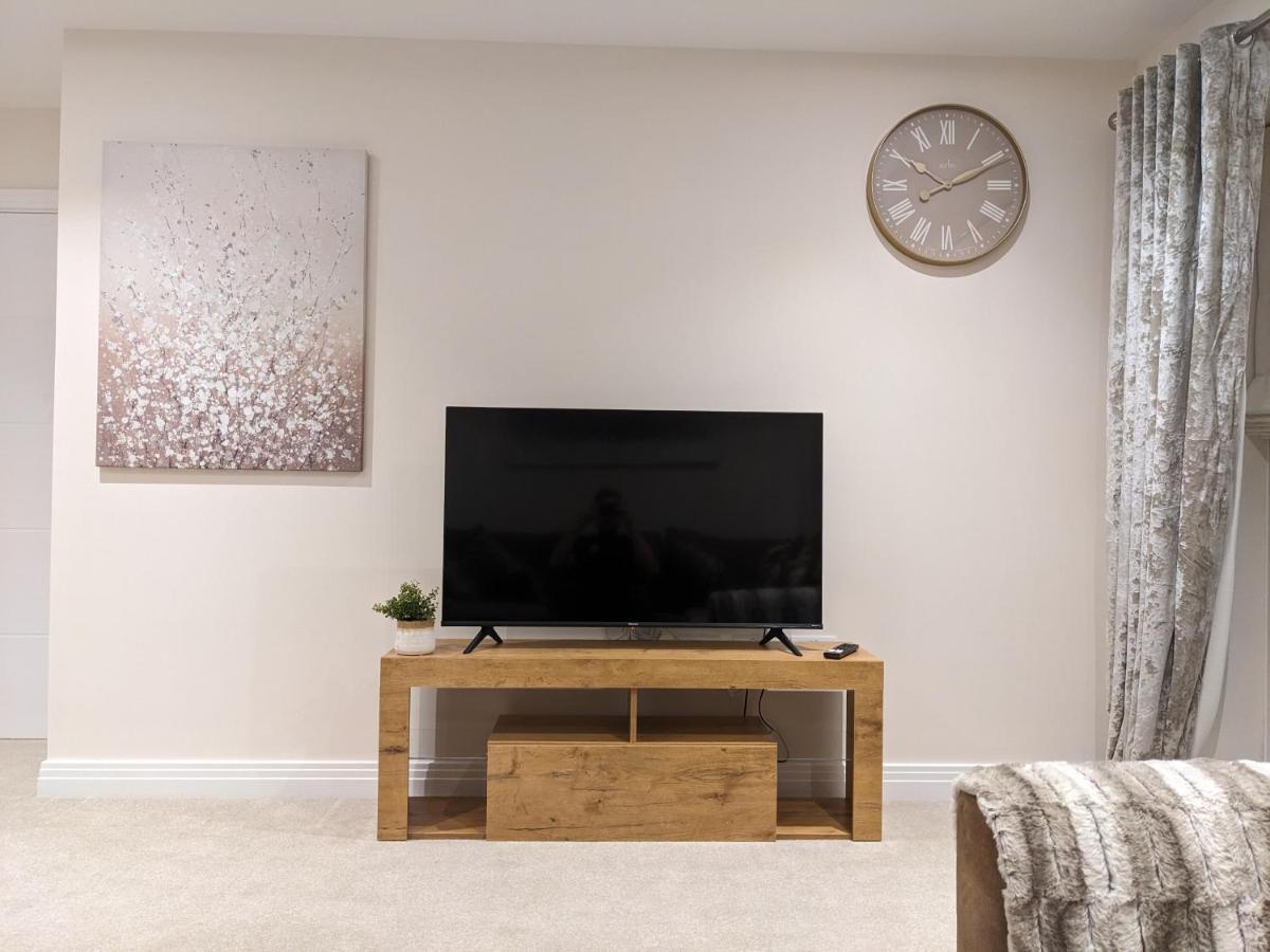 Apartment Stunning 2-bed In Stevenage, Sleeps 5 With Free Private Parking