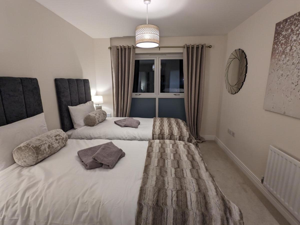 Stunning 2-bed In Stevenage, Sleeps 5 With Free Private Parking