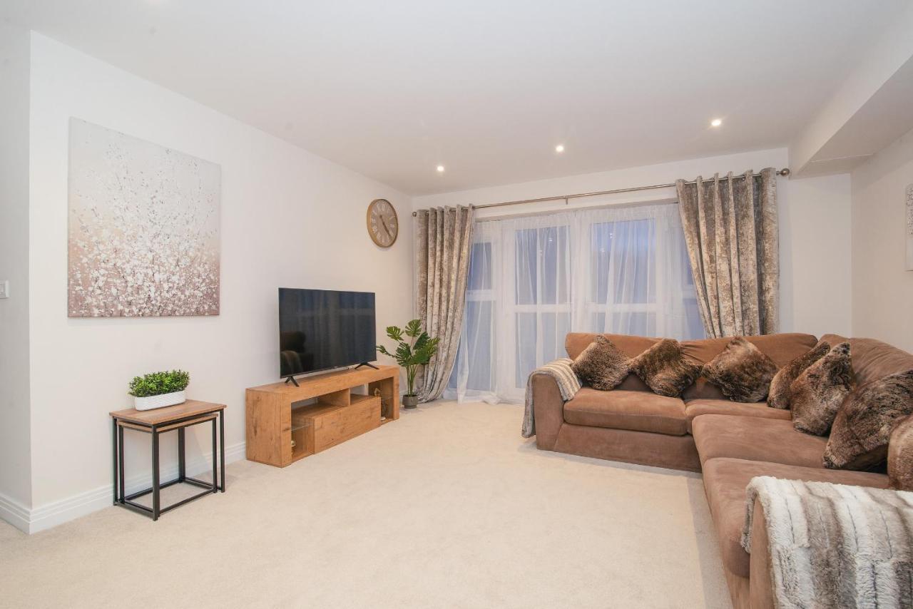 Stunning 2-bed In Stevenage, Sleeps 5 With Free Private Parking Stevenage