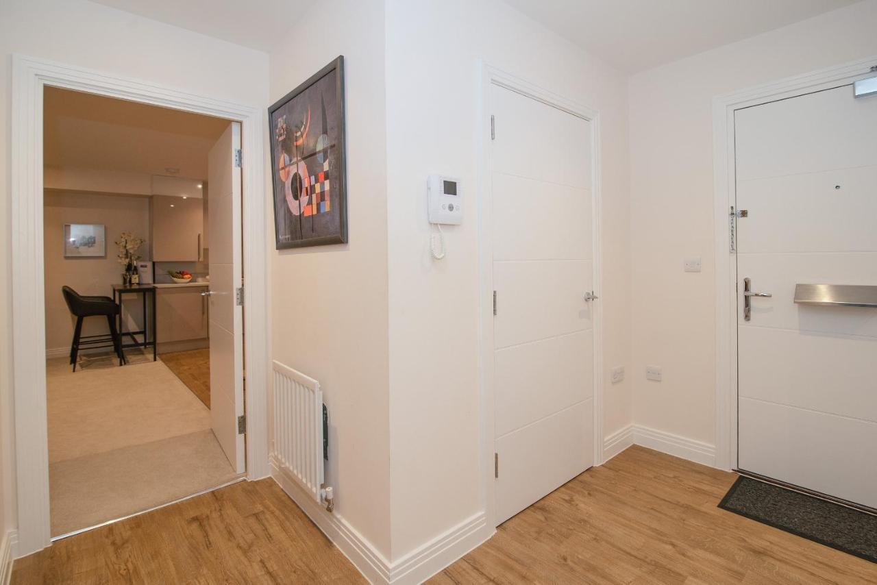 Stunning 2-bed In Stevenage, Sleeps 5 With Free Private Parking
