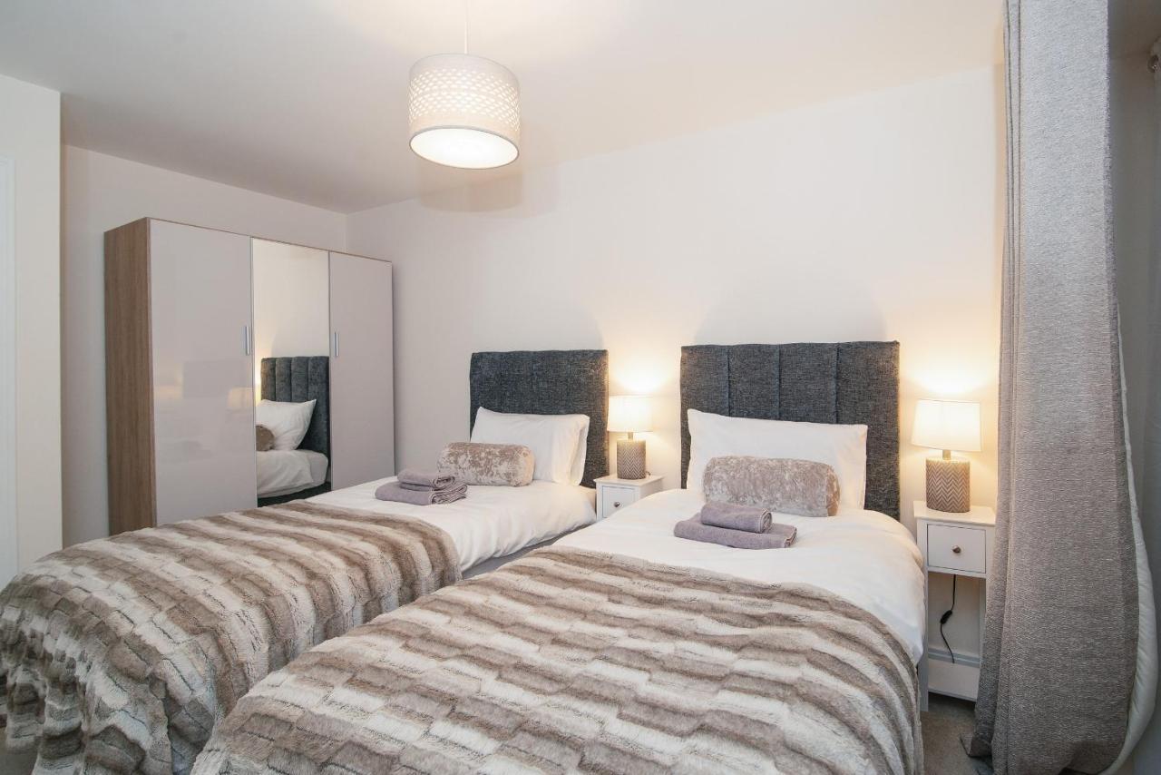 Stunning 2-bed In Stevenage, Sleeps 5 With Free Private Parking * Stevenage
