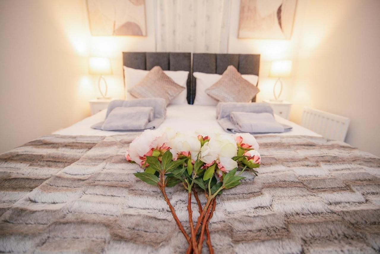 Stunning 2-bed In Stevenage, Sleeps 5 With Free Private Parking