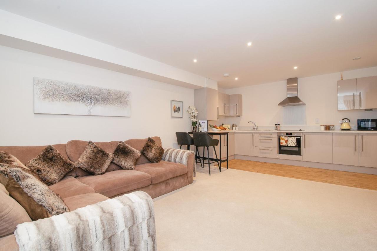 Stunning 2-bed In Stevenage, Sleeps 5 With Free Private Parking Apartment