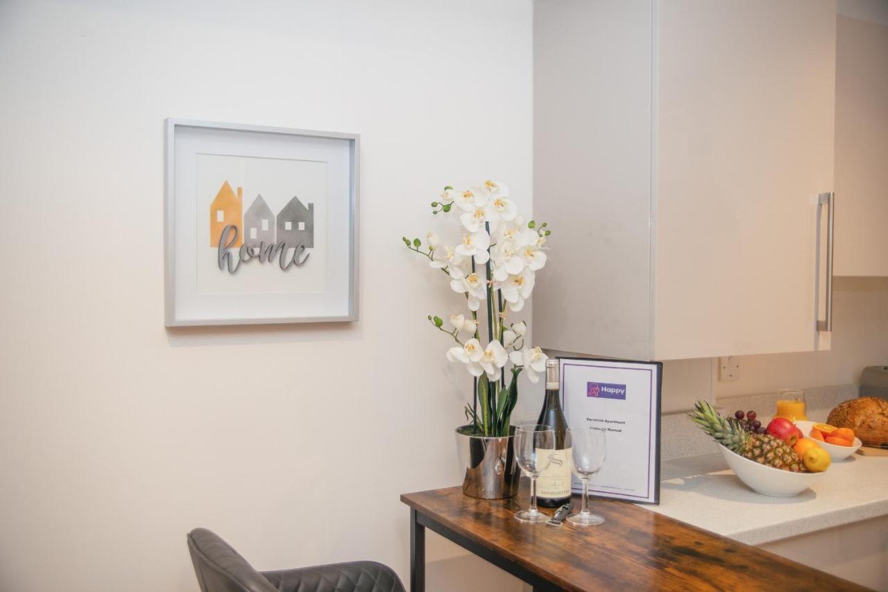 Stunning 2-bed In Stevenage, Sleeps 5 With Free Private Parking Apartment